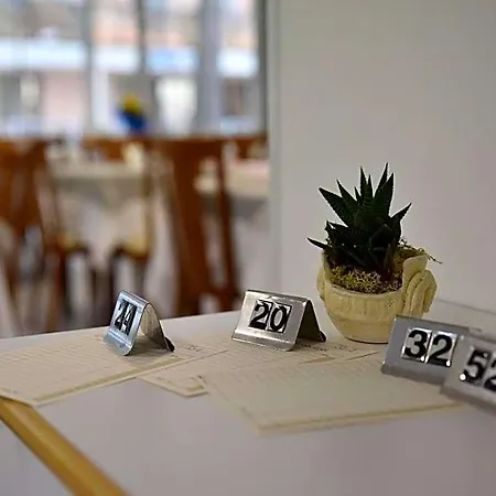 Vienna Hotel 2*