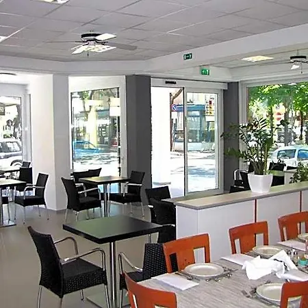 Vienna Hotel 2*