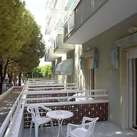 Vienna Hotel 2*