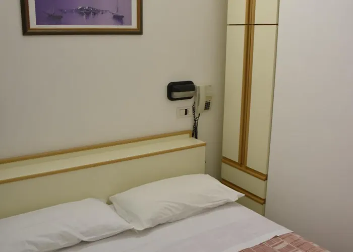 Vienna Отель Габичче-Маре